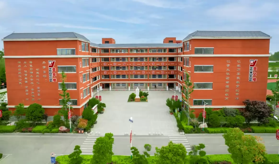 许昌市东城高级中学校园环境图片
